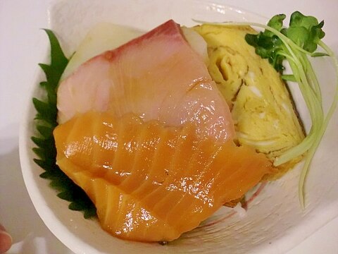 手作りだし柚子醤油でミニ海鮮丼